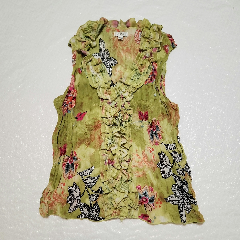 Jaipur green floral sleeveless scrunch ruffle blouse. Size medium